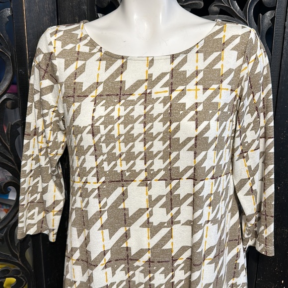 Attitudes by Renee Collection Casknit Asymmetrical Plaid / Herringbone Shirt. - Picture 2 of 10